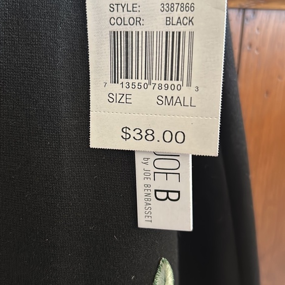 NWT⭐️JOE B Black SKIRT with Roses🌹Size SMALL Pull-On Skater Style w/STRETCH🖤 - Picture 6 of 8